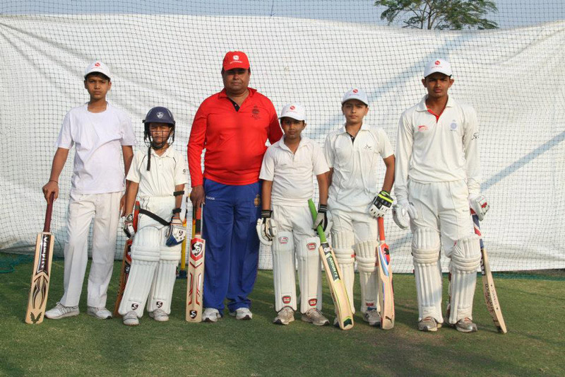 SS Cricket students Photos With Coach